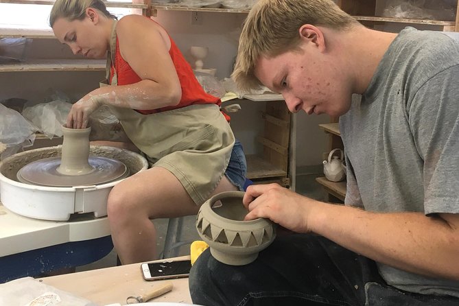 2- Hour Pottery Workshop and Studio Tour in Ojai - Friendly help, with one teaching-style caveat