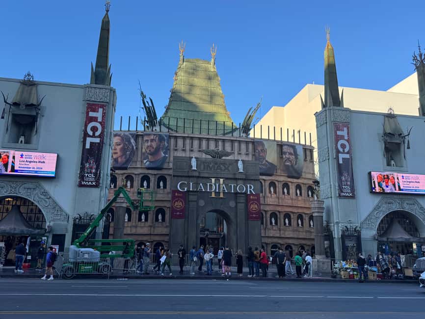 3.5-hour private tour of Hollywood and Beverly Hills in an SUV - Starting from your hotel in a black SUV