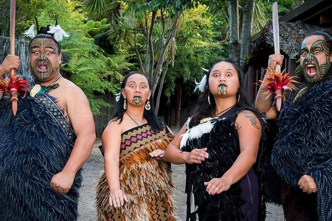 3 Day Waitomo Caves, Hobbiton Movie Set and Rotorua Tour from Auckland - Hobbiton: the second day’s big attraction