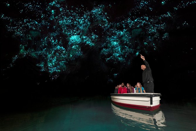 3 Day Waitomo Caves, Hobbiton Movie Set and Rotorua Tour from Auckland - Wai-O-Tapu shows Rotorua at its most colorful