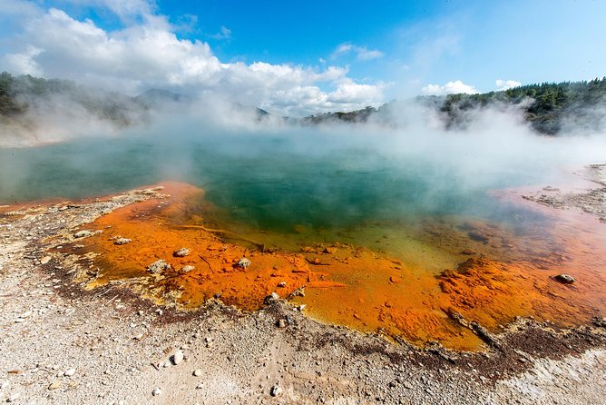 3 Day Waitomo Caves, Hobbiton Movie Set and Rotorua Tour from Auckland - Te Puia brings geothermal power and Māori culture together