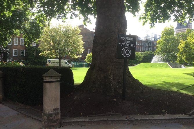 3 Hour Private Downton Abbey London Locations Walking Tour - Lancaster House and Buckingham Palace show television’s royal trick