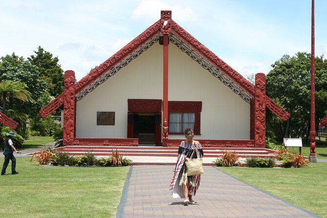 5-Day Bay of Islands, Auckland, Hobbiton, Rotorua & Waitomo Tour - What the $1,362.16 price really covers