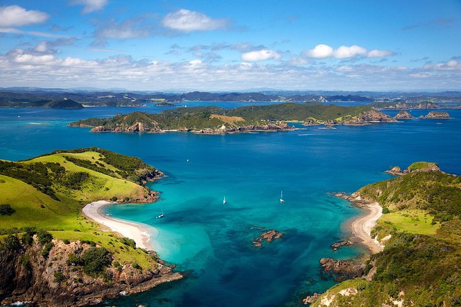 5-Day Bay of Islands, Auckland, Hobbiton, Rotorua & Waitomo Tour - Day 1: Auckland to Paihia, Russell, and the Hole in the Rock