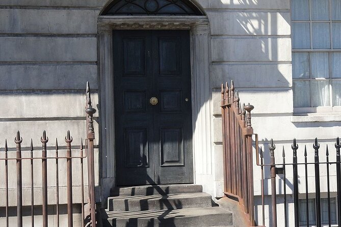 A Muggle's Guide to Harry Potter Walking Tour in London - Trafalgar Square and the Dementor Attack