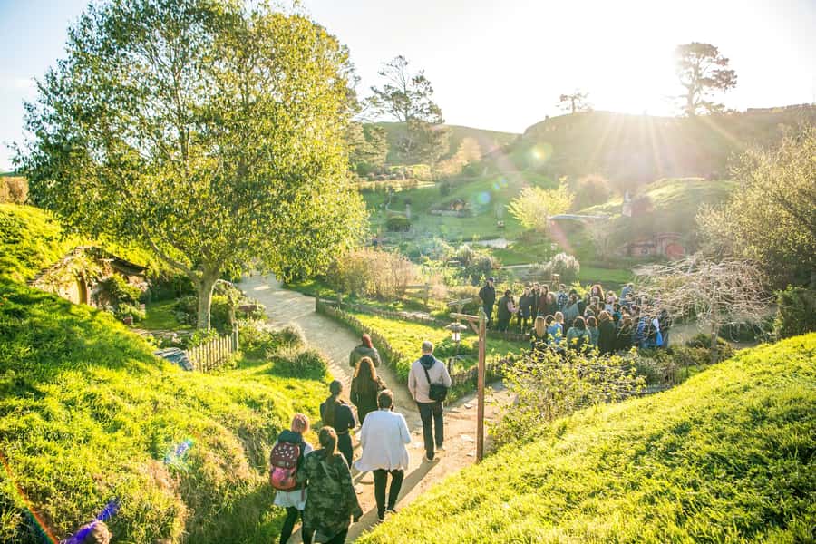 Auckland: Hobbiton Movie Set Day Trip with Festive Lunch - Key things to know before visiting Hobbiton