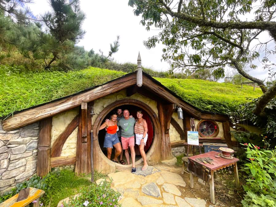 Auckland: Hobbiton, Waitomo Caves, and Rotorua 1-Way Tour - Hobbiton Movie Set: the day’s main event