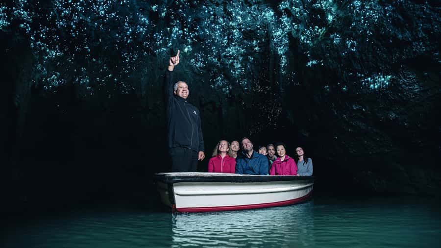 Auckland: Hobbiton & Waitomo Caves Small-Group Tour & Lunch - Waitomo Glowworm Caves: the quiet finale
