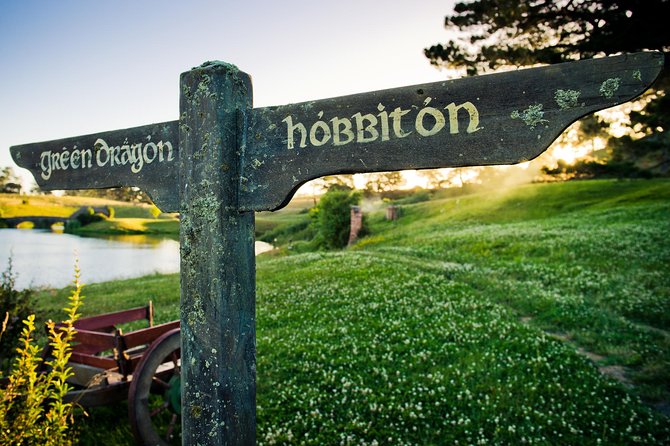 Auckland to Hobbiton Movie Set Private Tour - Riding in the Mercedes from Auckland