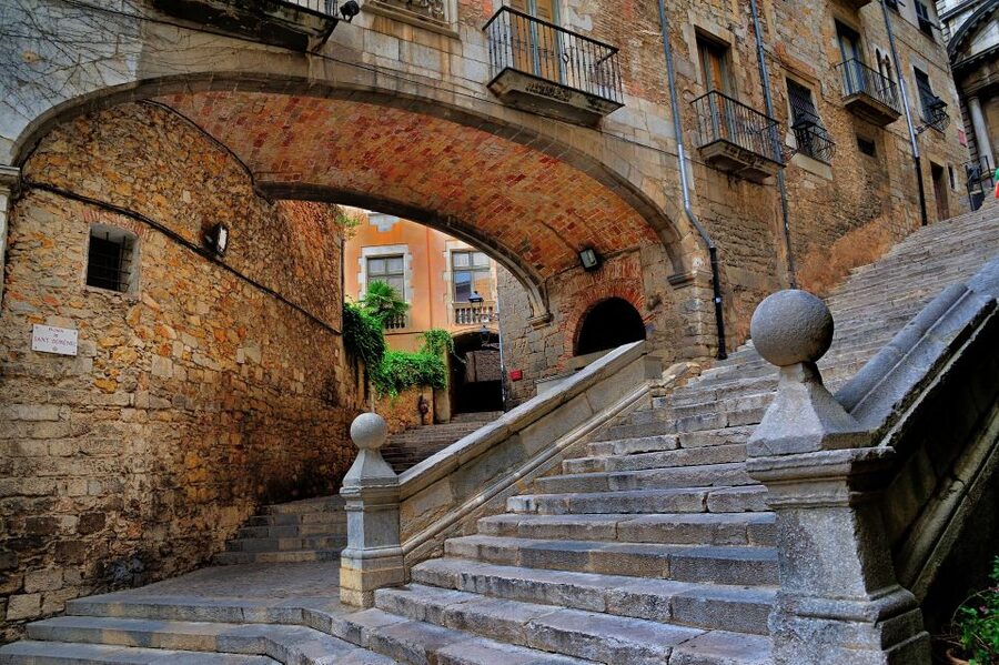 Barcelona: Girona Game of Thrones Private Tour with Pickup - Braavos in the Jewish Quarter
