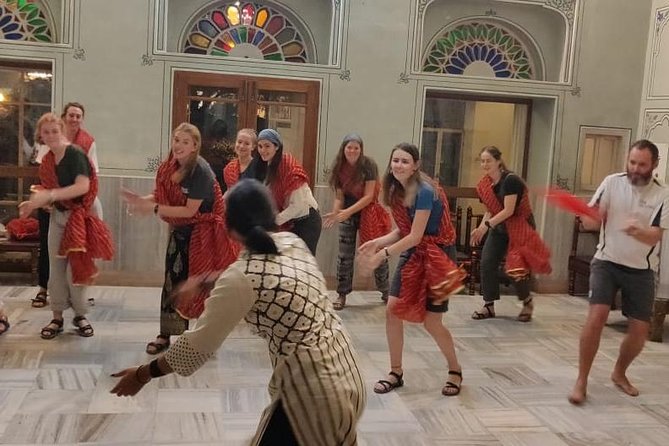 Bollywood Dance Class - Groove and shake on Hindi Movie hits ! - What the 90 Minutes Are Really Like