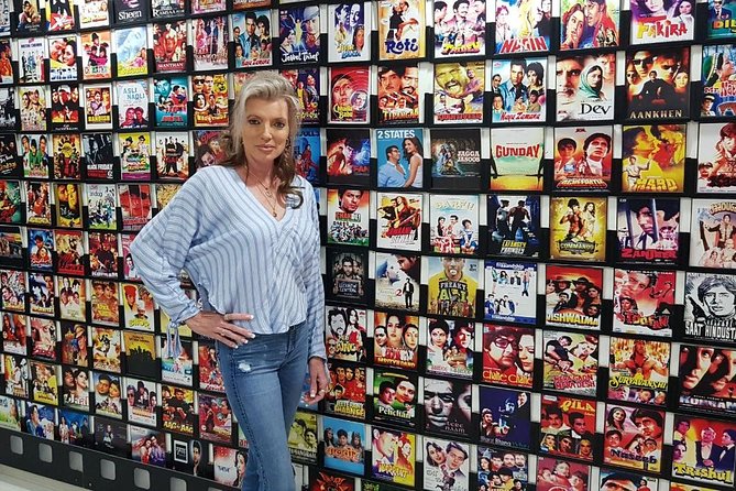 Bollywood Studio Tour with Slum & City Tour - Dance shows, dubbing, and the small details