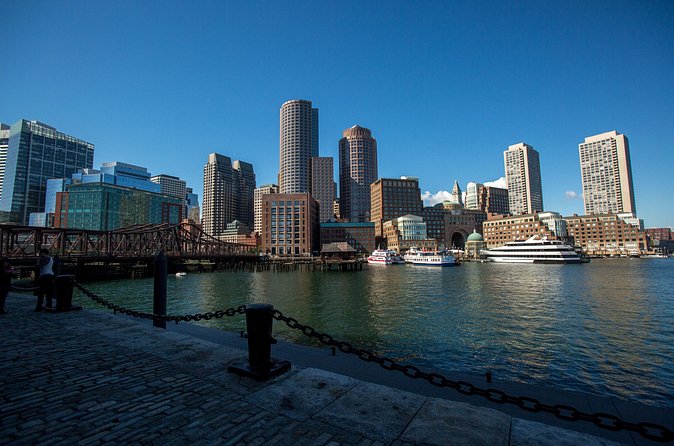 Boston Movie Mile Walking Tour - The Public Garden and Frog Pond
