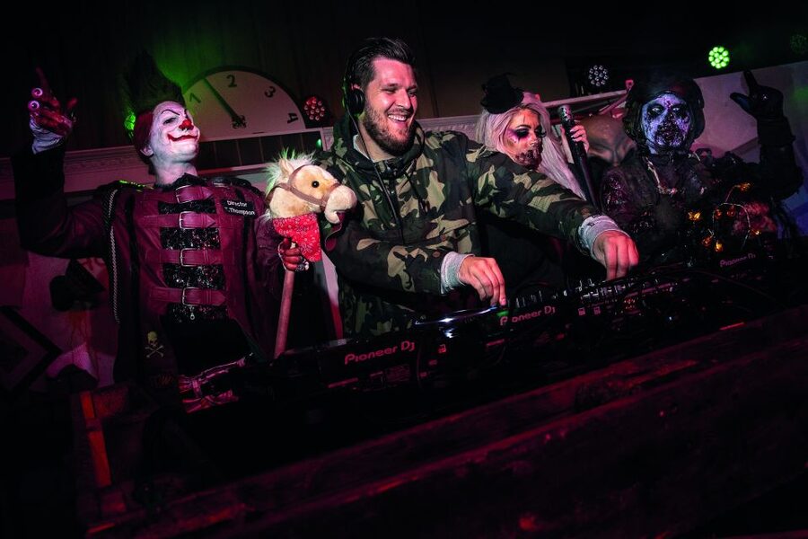Bottrop: Movie Park Full-Day Admission Ticket - October Halloween nights at Movie Park