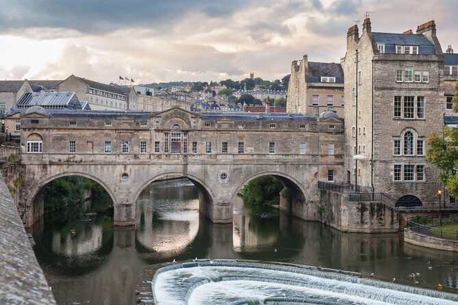 Bridgerton’s Filming Locations in Bath Audio Guide - A famous Georgian landmark and the bridge crossing