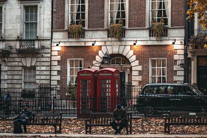 Bridgerton Tour in London - Berkeley Square and the world of exclusive clubs