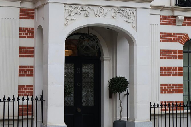 Bridgerton Tour in London - Language support and guide quality