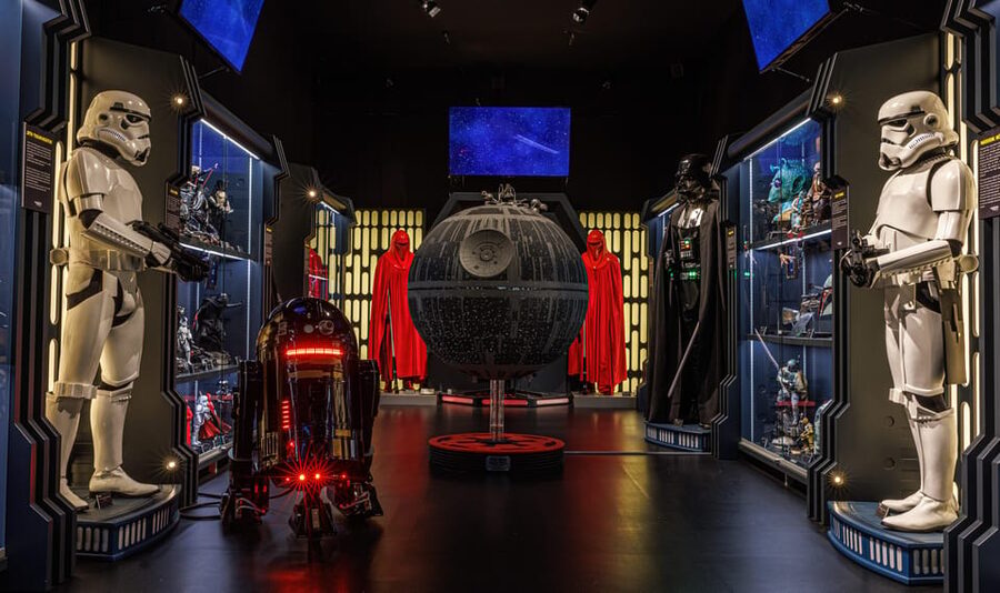 Budapest: Travelling Galaxy Star Wars Interactive Exhibition - The second floor: lighting, droids, and movie settings