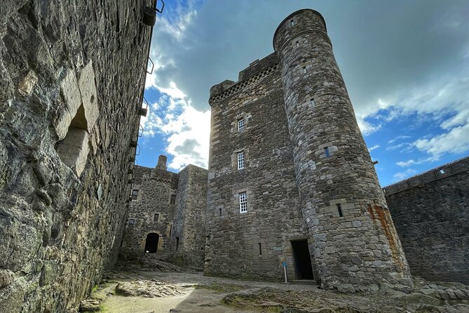 Castles and Outlander Day Tour From Glasgow - What the guide adds to the day