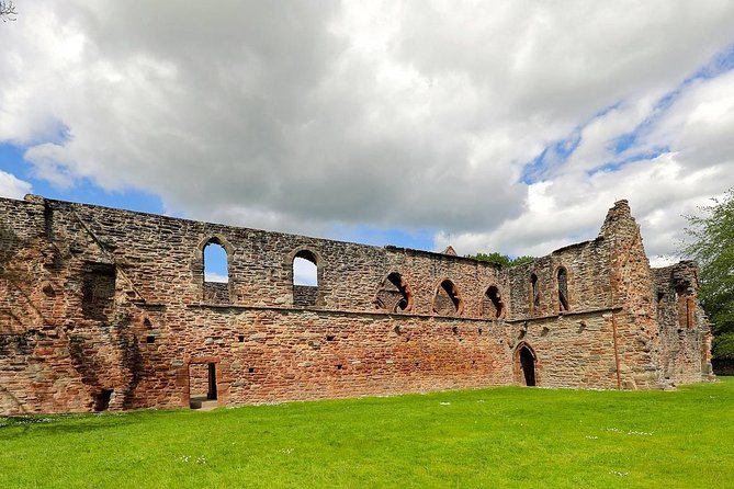 Cawdor Castle, Inverness, Culloden, Outlander and Loch Ness Tour - Beauly, Outlander, and Two Highland Cows