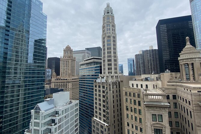 Chicago Gangsters and Movies Tour - The Chicago Theatre, Al Capone, and screen appearances