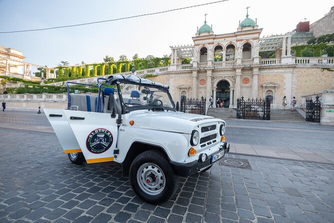 Cinematic Virtual Reality City Tour in a Russian Jeep - Castle Garden and Chain Bridge: a strong opening on the Buda side