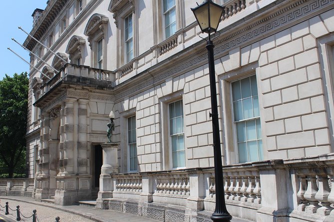 Downton Abbey London Walking Tour - Starting at Temple Station and Middle Temple Hall