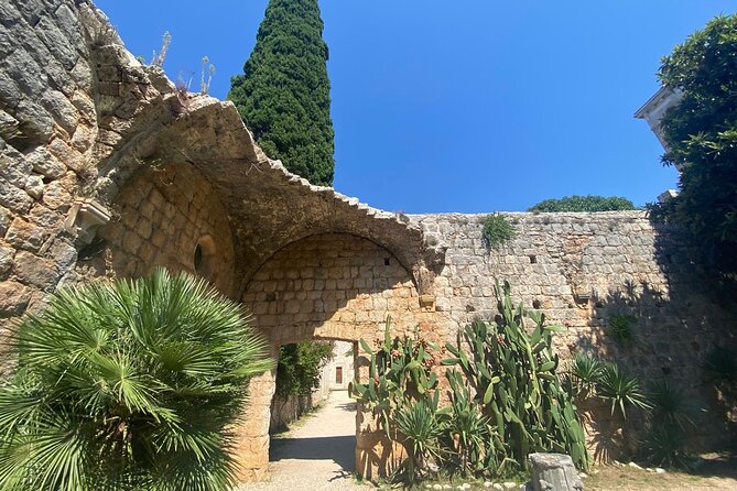 Dubrovnik Game Of Thrones self-guided tour with mobile app - Starting at the West Harbour and Two Forts