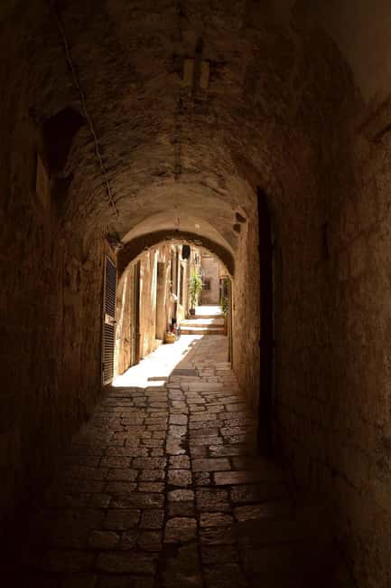 Dubrovnik: Private Game of Thrones Tour: Inside Look - Dubrovnik West Harbour and the First Screen Connection