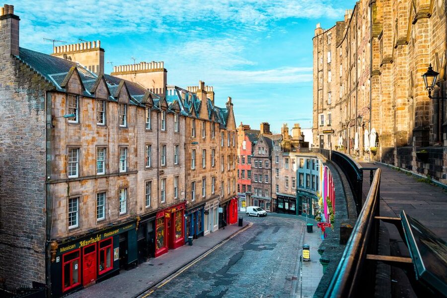 Edinburgh: Guided Harry Potter Tour in French - Meeting outside the City Chambers on the Royal Mile