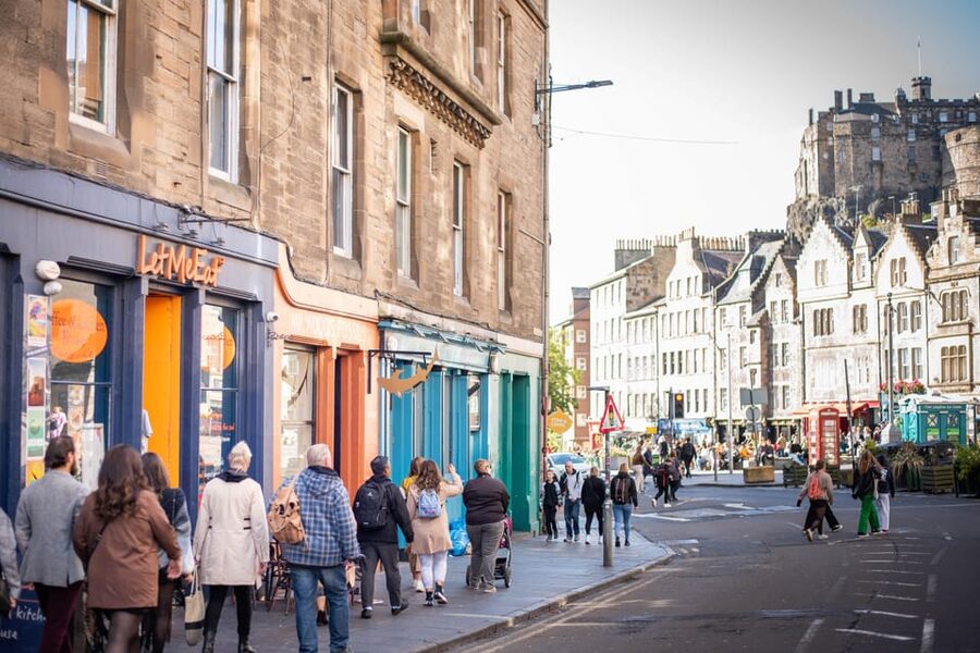Edinburgh: Guided Harry Potter Walking Tour - Waverley Station and Edinburgh’s changing city