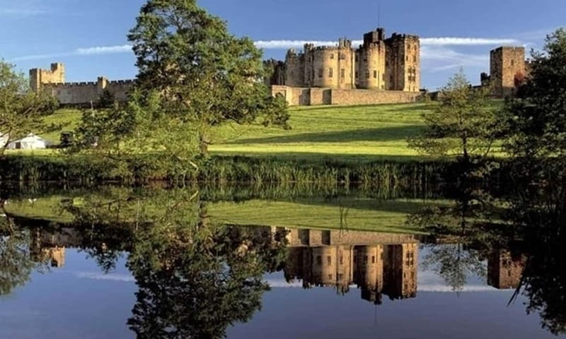 Edinburgh: Harry Potter and English Castles Tour in Spanish - Why this Spanish-language day trip works