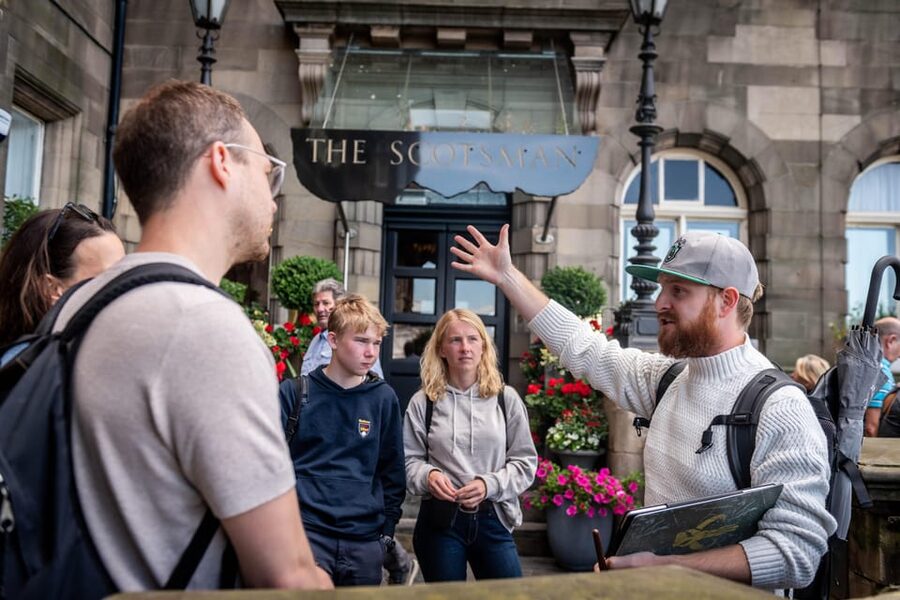 Edinburgh: Harry Potter Tour & Palace of Holyrood Entry - Waverley Station and the New Town connection