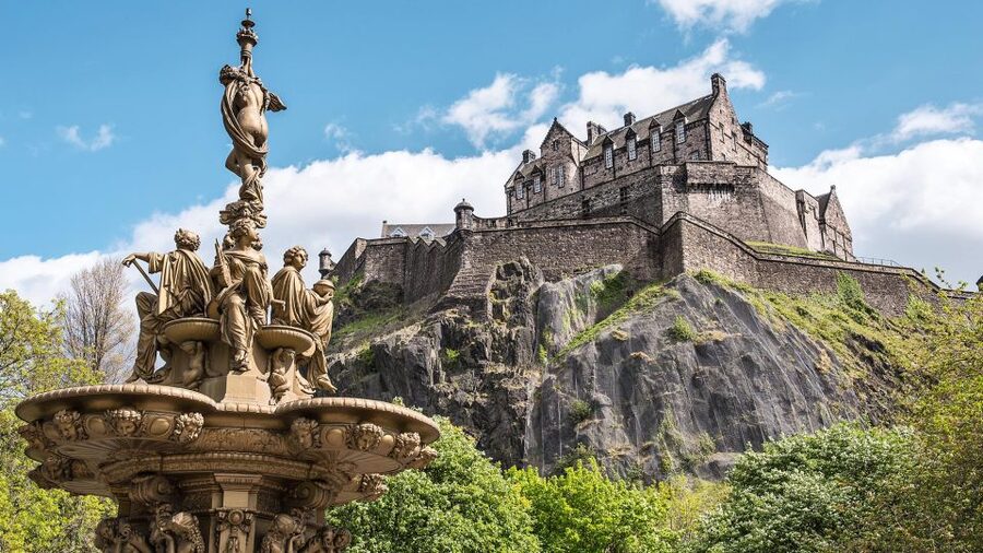 Edinburgh: Harry Potter Wizard Walking Tour, Kids Join Free - Edinburgh Castle views on the way to Victoria Street
