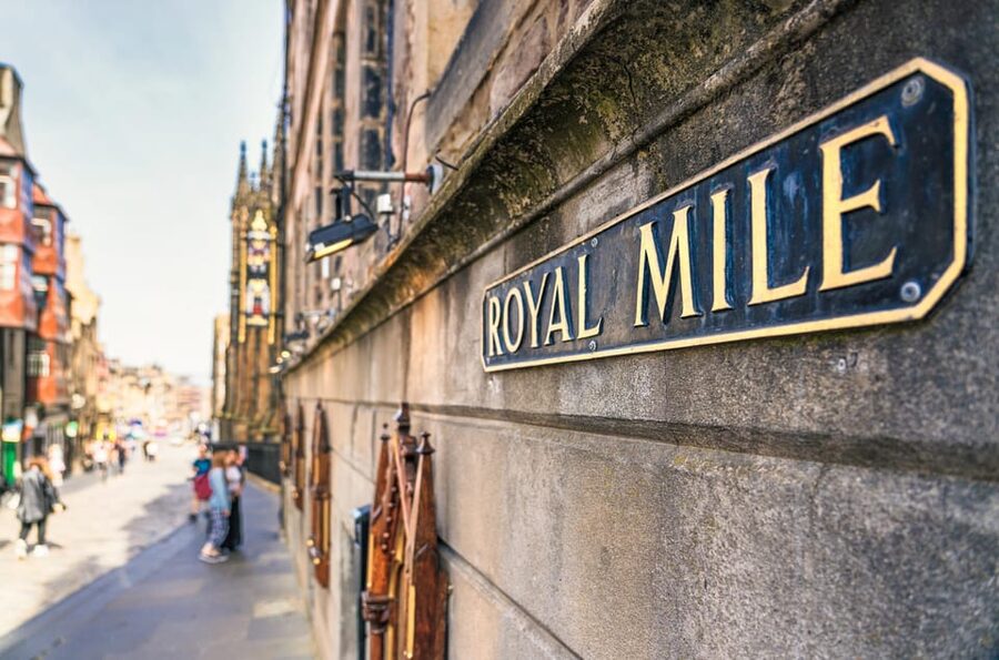Edinburgh - Magical Harry Potter Highlights & Wizards Tour - The Balmoral and the first taste of Edinburgh