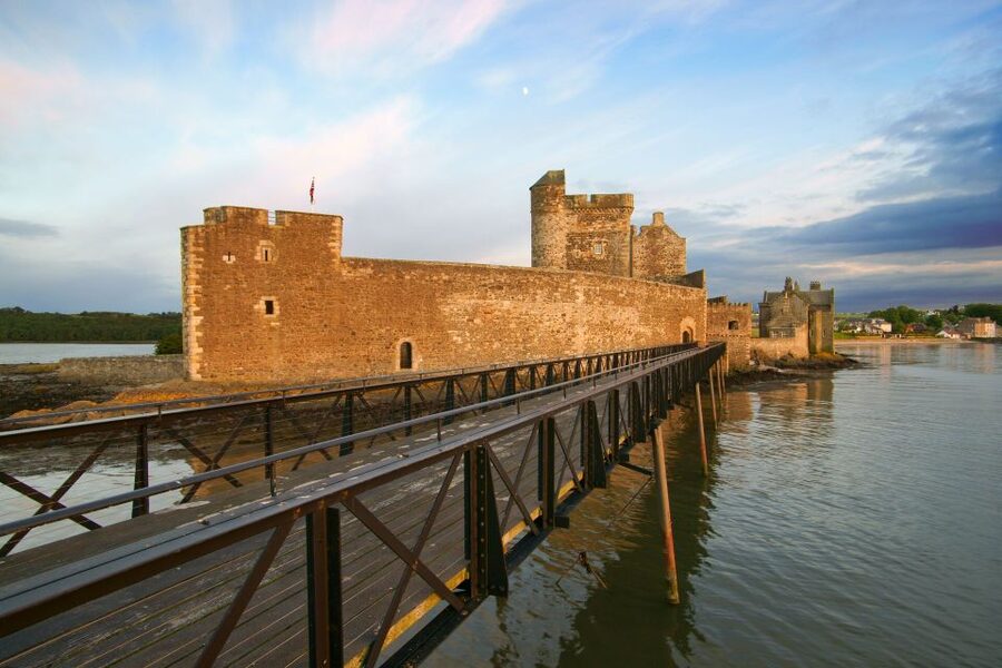 Edinburgh: "Outlander" Filming Locations Guided Tour - Lunch and fictional Cranesmuir in Culross