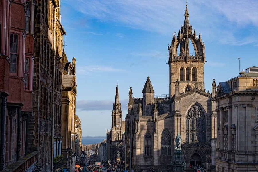 Edinburgh: Outlander Series and Jacobites Walking Tour - Weather, footwear, and the pace of the walk