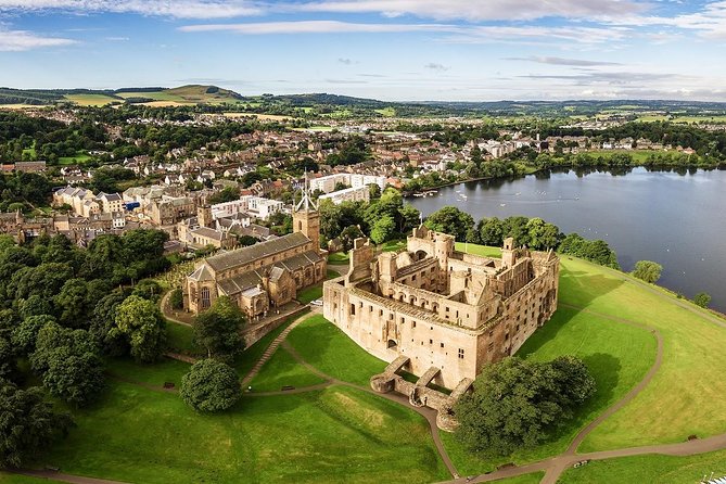 Edinburgh: The Outlander, Palaces & Jacobites Tour - Blackness Castle and its Firth of Forth views