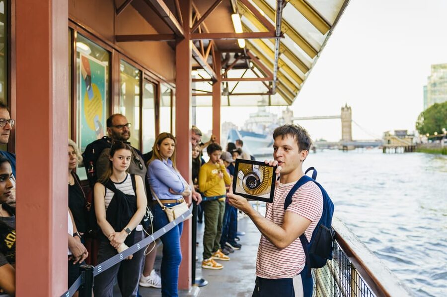 French Language: Original Harry Potter Walking Tour - The London Eye, the river, and your transport choice