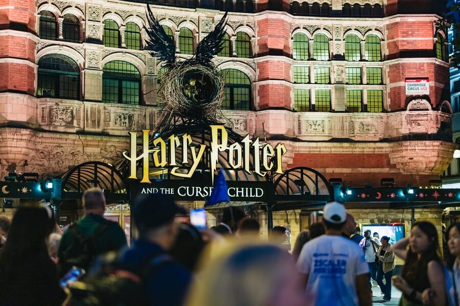 French Language: Original Harry Potter Walking Tour - Trafalgar Square, Knockturn Alley, and Diagon Alley