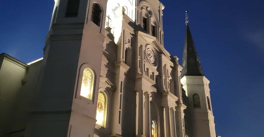French Quarter: Haunted Hollywood Ghost Tour in New Orleans - Royal Street filming sites and the walk to Pirate’s Alley