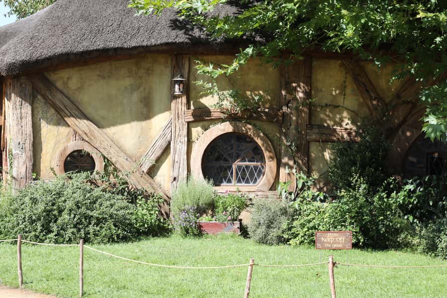 From Auckland: Hobbiton Afternoon Tour - Arriving at Shire’s Rest