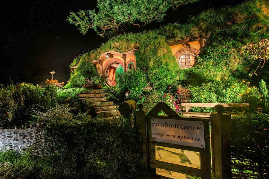 From Auckland: Hobbiton Movie Set Full-Day Small-Group Trip - Who should book this trip?