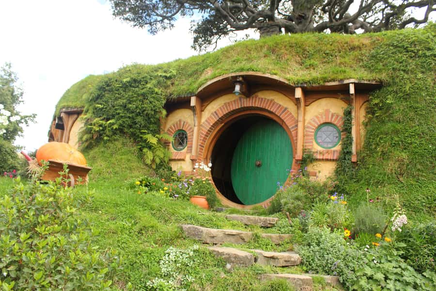 From Auckland: Hobbiton Movie Set Private Tour (Flexible) - Entering Hobbiton through Bag End