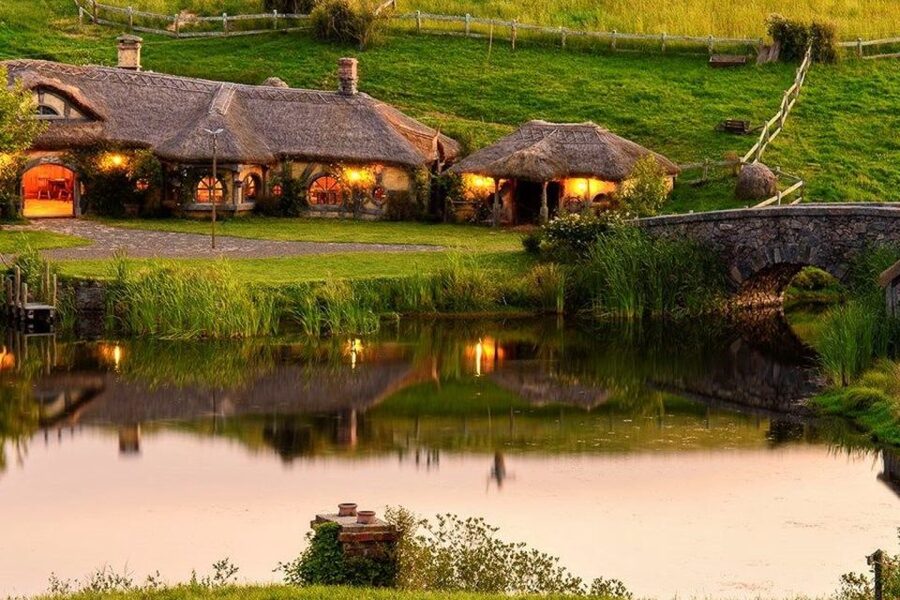 From Auckland: Hobbiton & Waitomo Caves Full-Day Trip - Waitomo Glowworm Caves: a shorter, quieter contrast