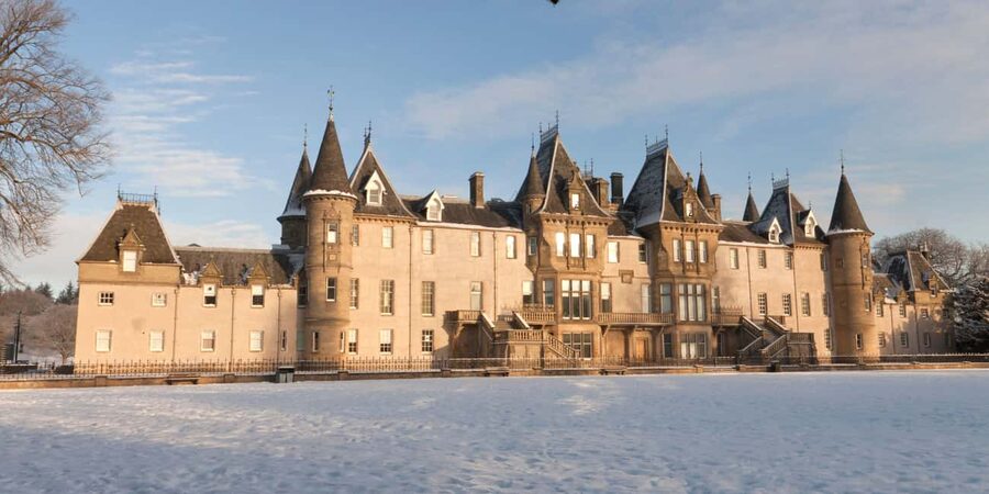 From Edinburgh: 1-Day Outlander Experience with Attractions - Culross: Cranesmuir in cobbled streets