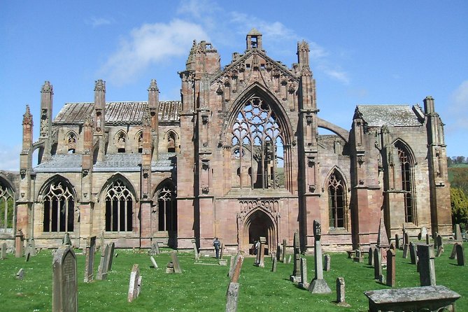 From Edinburgh: 1-day Outlander Tour - attractions included - Alnwick Castle Across the Border