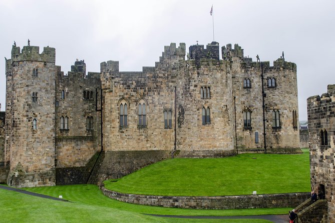 From Edinburgh: 1-day Outlander Tour - attractions included - Culross, the Cobblestone Cranesmuir