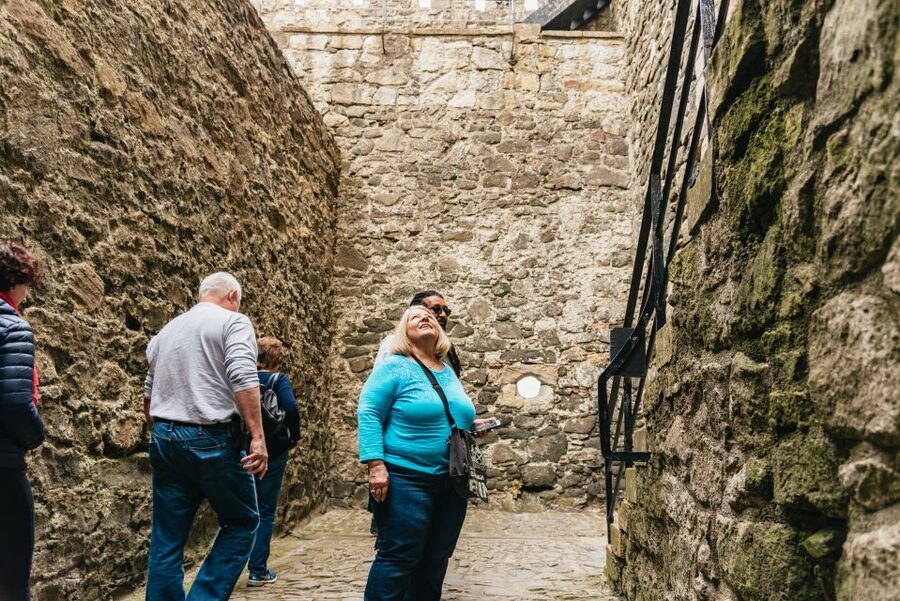 From Edinburgh: Outlander Experience 2-Day Tour - Clava Cairns brings Craigh na Dun closer to reality