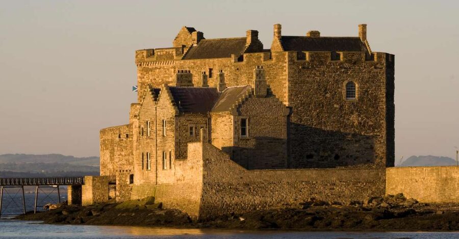 From Edinburgh: Outlander Full-Day Tour in Spanish - Culross, the village that plays Cranesmuir